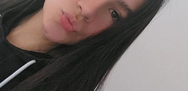 Model - LiaMoretti feet