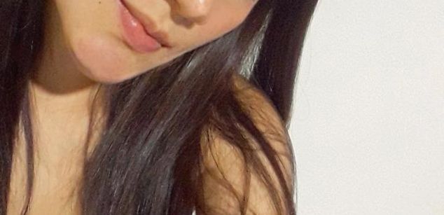 Model - LiaMoretti feet