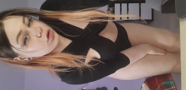 Model - Nessa Greyrat dildo