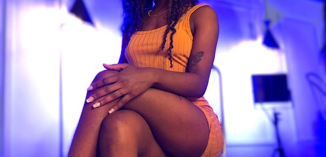 Model - Michelle Pose cum