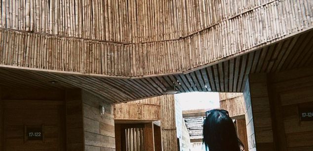 Model - Katzze colombiana