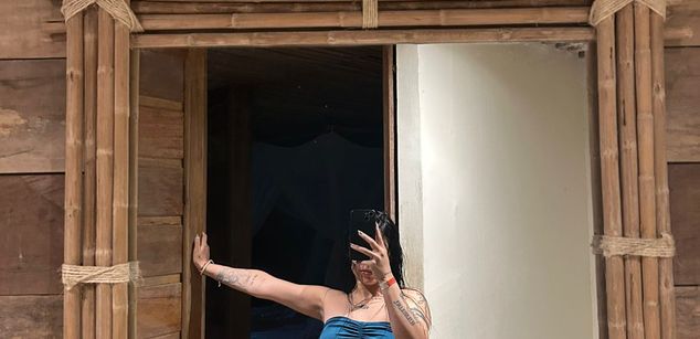 Model - Katzze colombiana