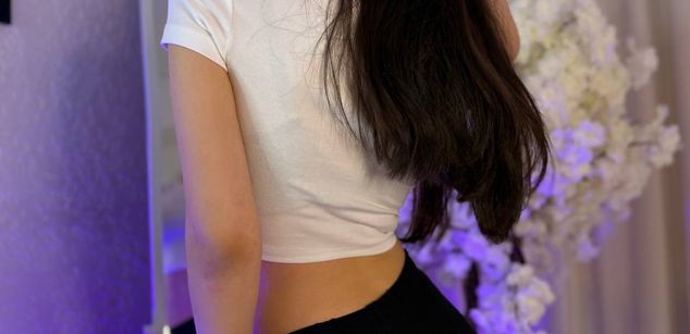 Model - Janet masturbate