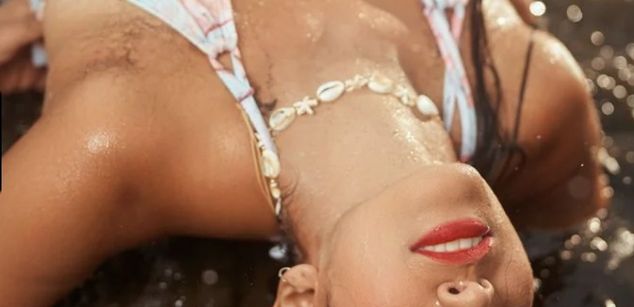 Model - Laramoon latina