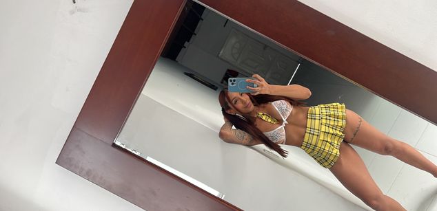 Model - EllaRose squirt