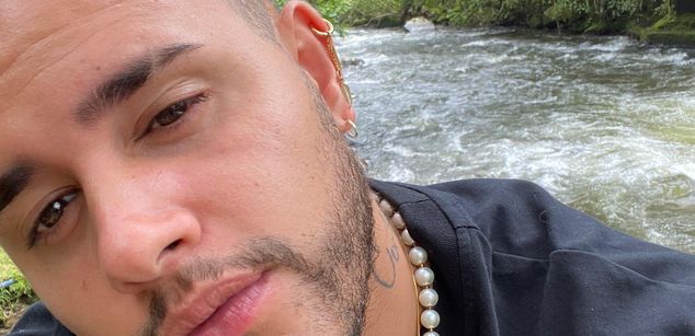 Model - Valentino ass