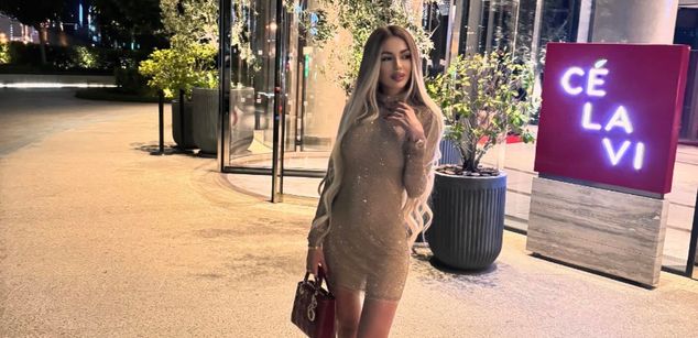 Model - Ariana squirt