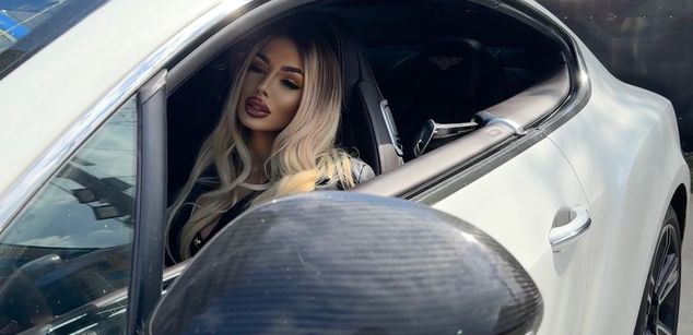 Model - Ariana squirt