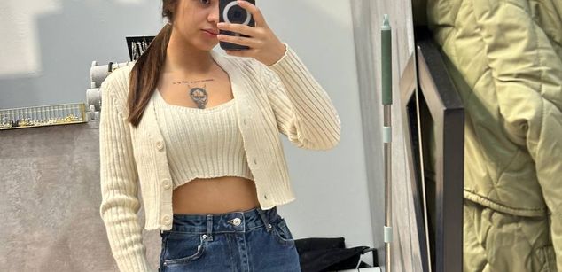 Model - Lora Cherry squirt