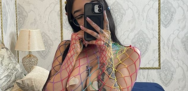 Model - Cata Stones latina