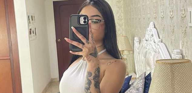 Model - Cata Stones latina