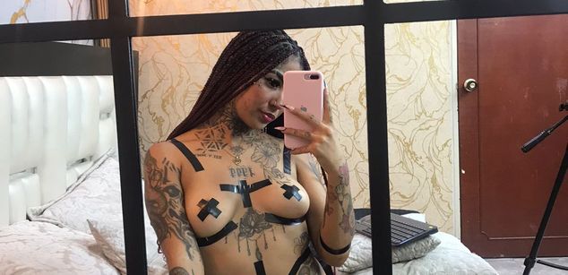 Model - EmilieLake Femdom