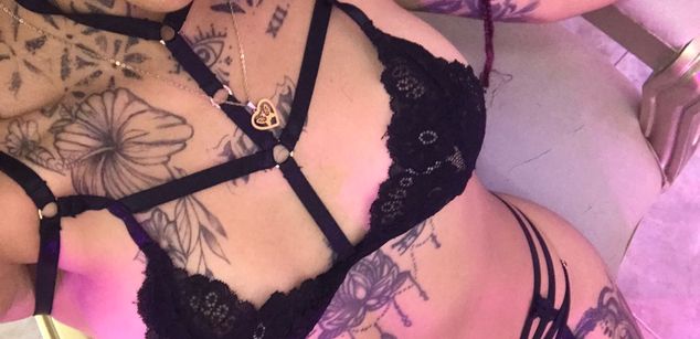 Model - EmilieLake Femdom