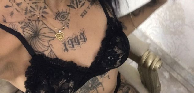 Model - EmilieLake Femdom