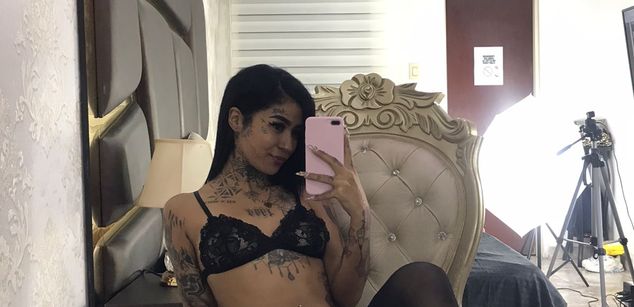 Model - EmilieLake Latina