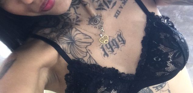 Model - EmilieLake Femdom