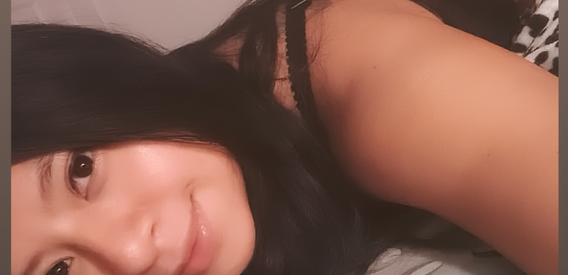 Model - Zoe Ferrer feet