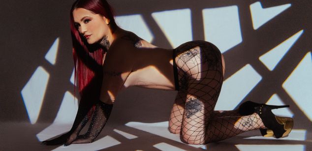 Model - AmaranthaVelmet femdom