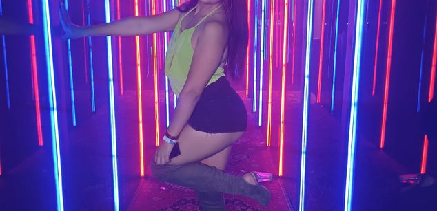 Model - Zoe Ferrer feet