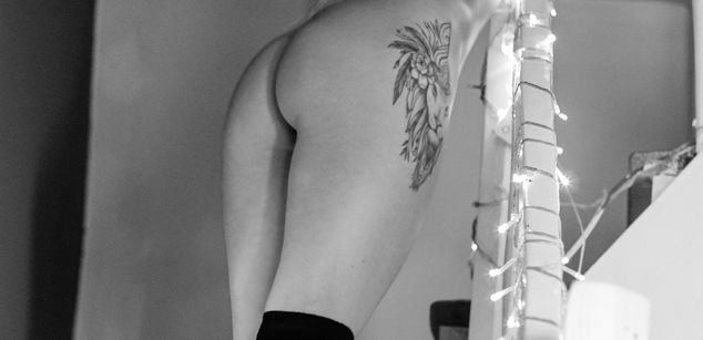 Model - AngieLipsX bigass