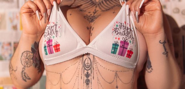 Model - AmaranthaVelmet femdom