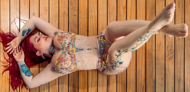 Model - AmaranthaVelmet femdom