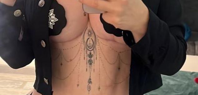 Model - AmaranthaVelmet femdom