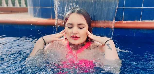 Model - AmaranthaVelmet femdom