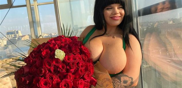 Model - AmberRiso bigass