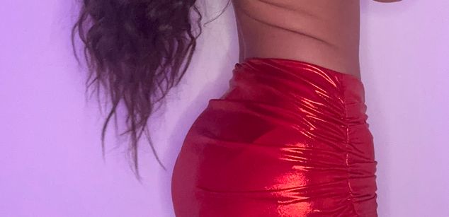 Model - LucyPurple squirt