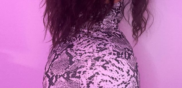 Model - LucyPurple squirt