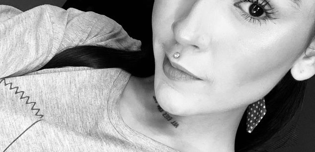 Model - Violet Blaze feet