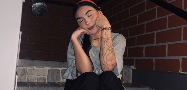 Model - Violet Blaze feet