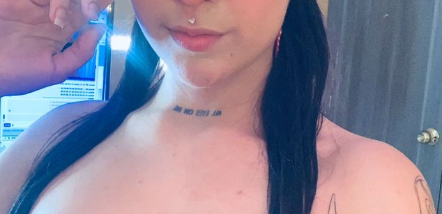 Model - Violet Blaze feet