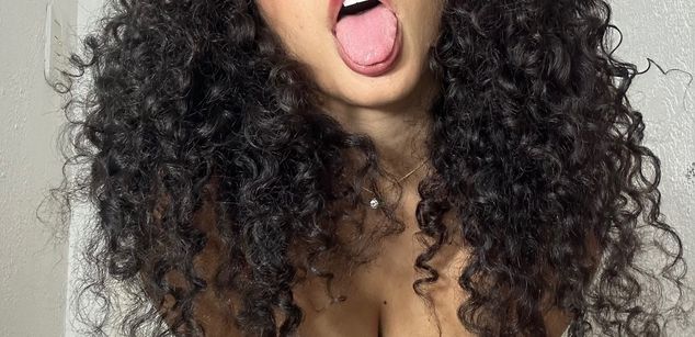 Model - Miss Velvet Honey slave
