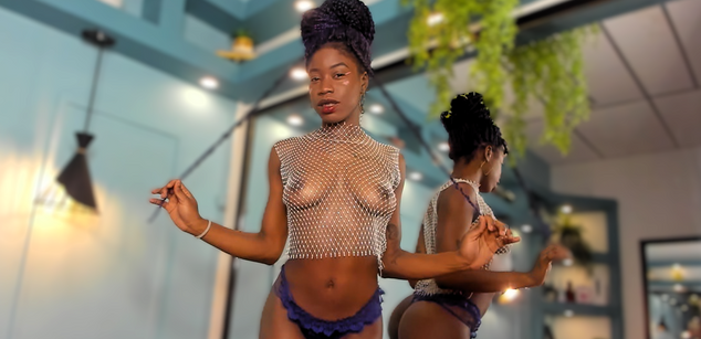 Model - Michelle Pose cum