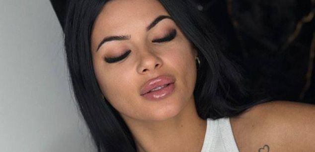 Model - MidnightEve masturbation