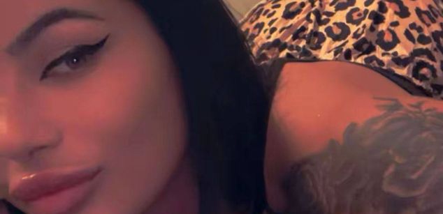 Model - MidnightEve masturbation