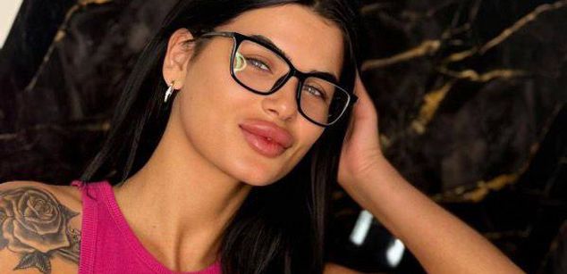 Model - MidnightEve masturbation