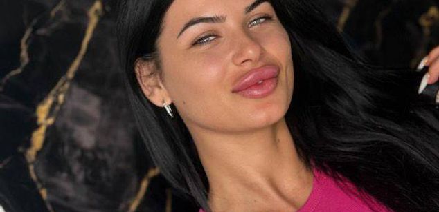 Model - MidnightEve masturbation