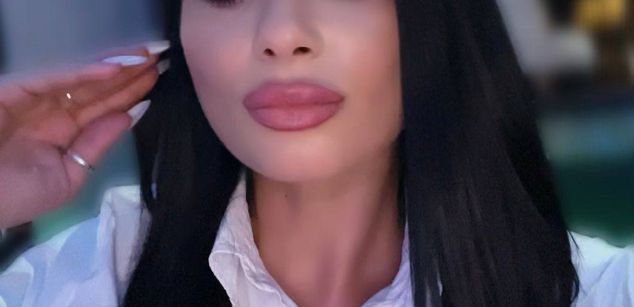 Model - MidnightEve masturbation