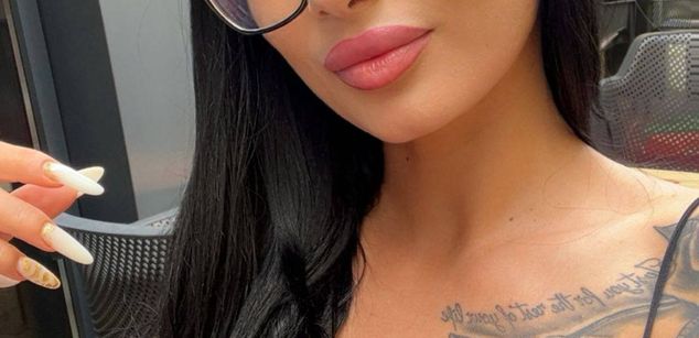 Model - MidnightEve masturbation