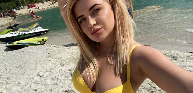 Model - Caroline dogystyle