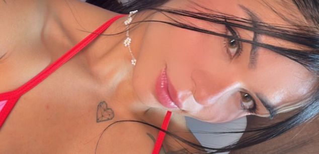 Model - Sophia Karson squirt