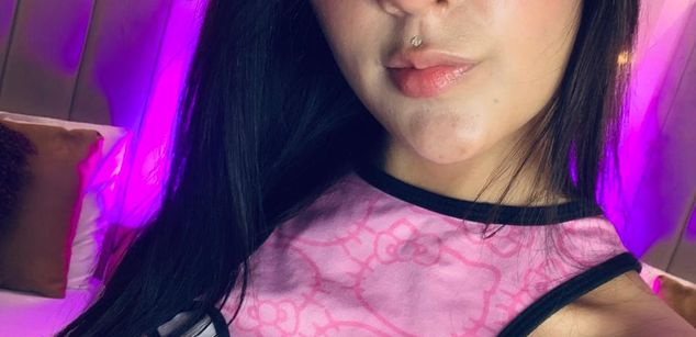 Model - Violet Blaze feet