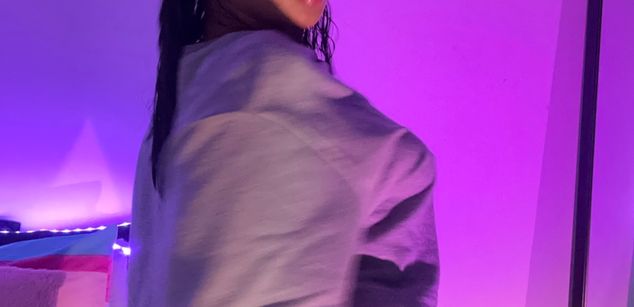 Model - EmiliaTodd smile