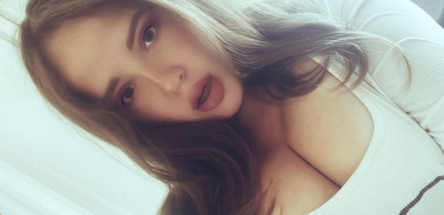 Model - Emeralda cuckold