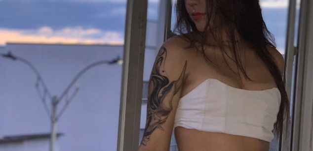 Model - Violet Blaze feet