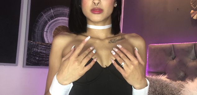 Model - Elisa Peters latina