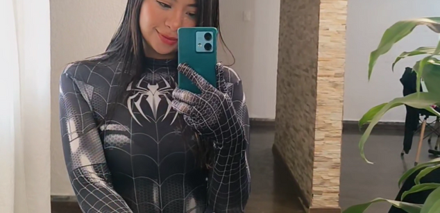 Model - Zoe Ferrer feet